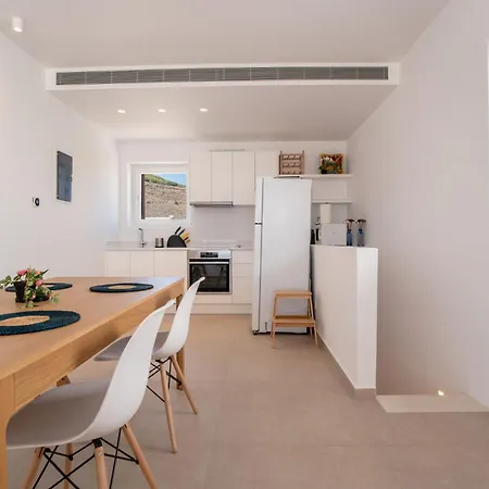 Deluxe Maisonette With Private Jacuzzi 아파트 Glifades