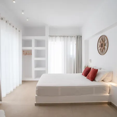 Deluxe Maisonette With Private Jacuzzi Glifades