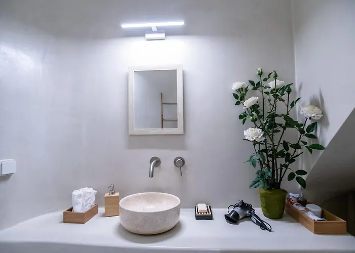 Deluxe Maisonette With Private Jacuzzi Glifades